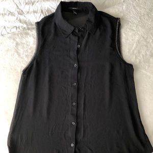 Black sleeveless button down blouse